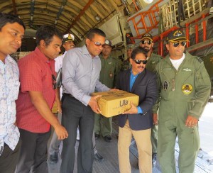 Indias High Commissioner in Maldives Rajeev Shahare handing over water. (Photo courtesy: MEA)